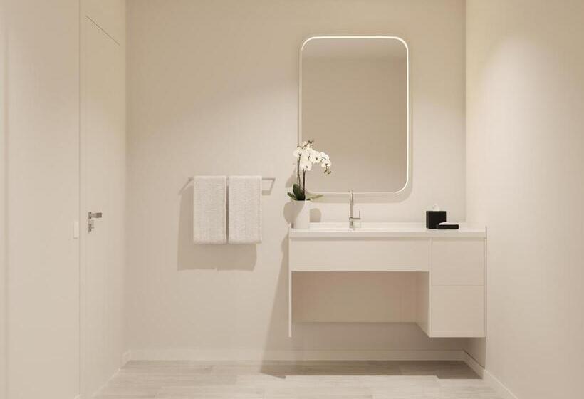 スタンダードルーム, Aka Washington Circle