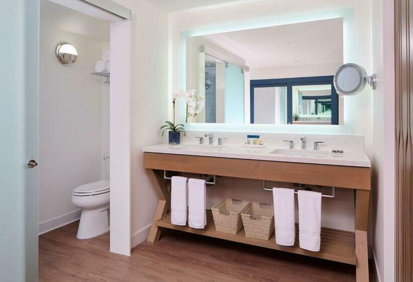 غرفة قياسية سرير كينج, Outrigger Reef Waikiki Beach Resort