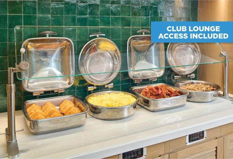 جناح كلوب, Outrigger Reef Waikiki Beach Resort