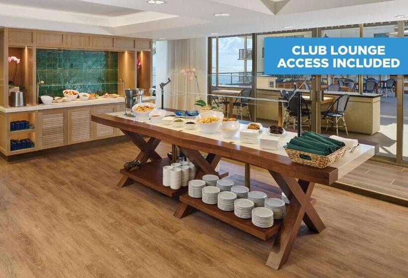 جناح كلوب, Outrigger Reef Waikiki Beach Resort