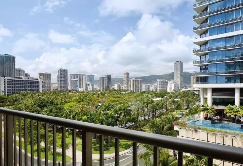 キングサイズベッドのクラブルーム, Outrigger Reef Waikiki Beach Resort