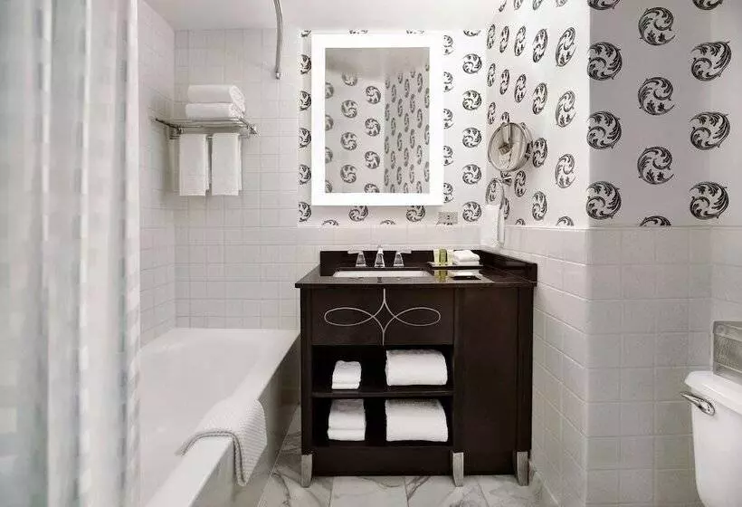 اتاق استاندارد با 2 تخت دوبل, Palmer House A Hilton