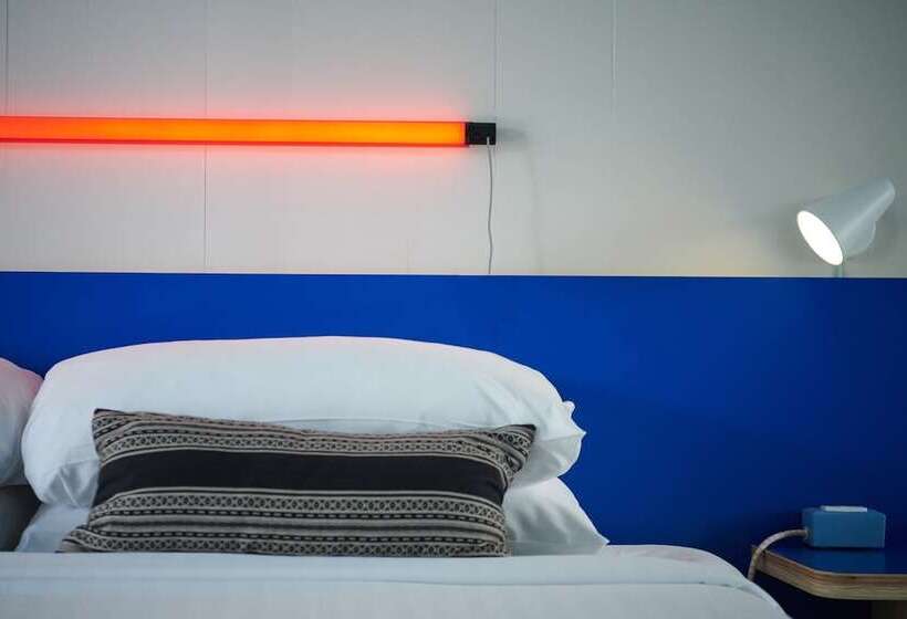 غرفة قياسية, Phoenix