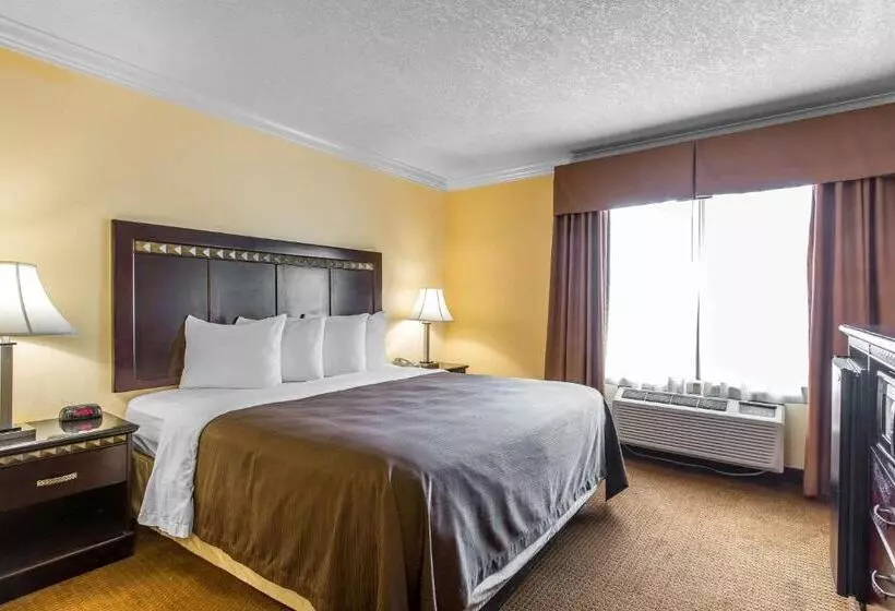 سوییت, Quality Inn & Suites Bell Gardenslos Angeles
