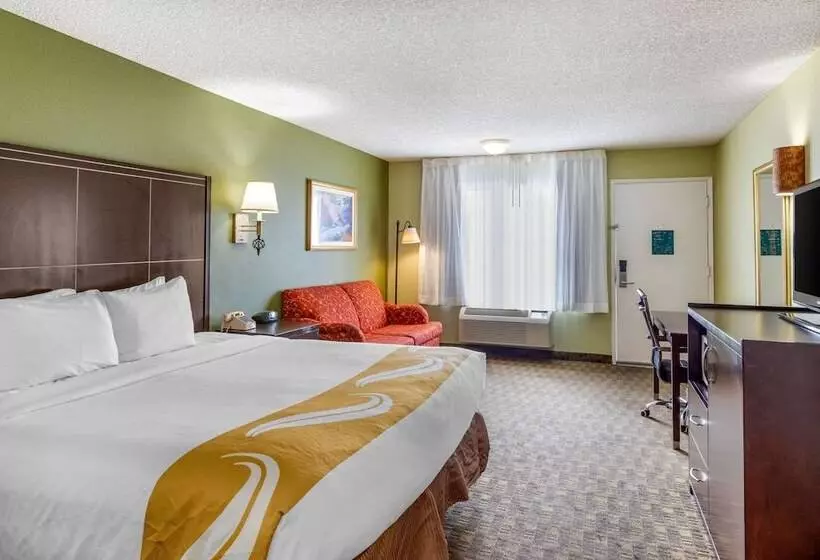 سوییت, The Buena Park Hotel & Suites