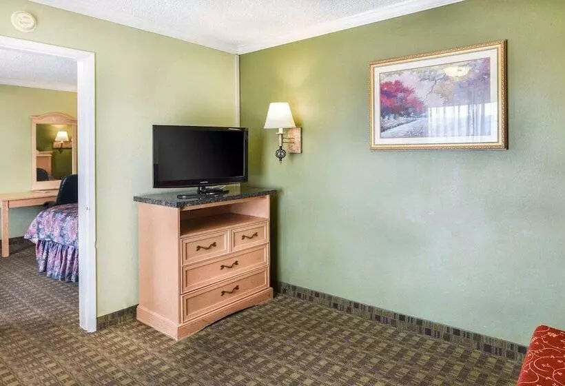 سوییت, The Buena Park Hotel & Suites