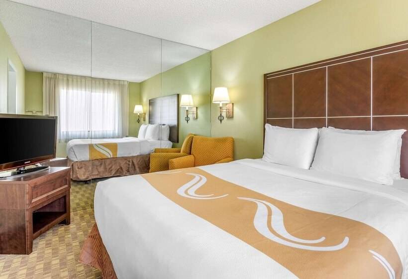 جناح, The Buena Park Hotel & Suites