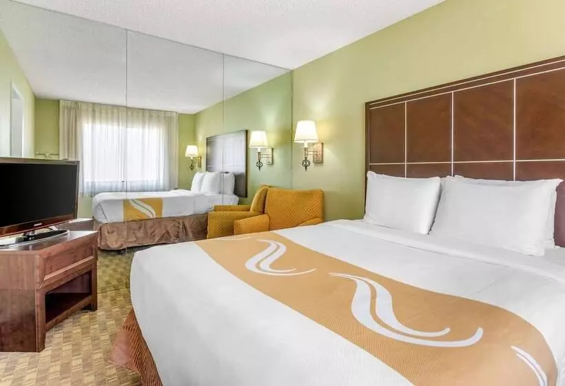 سوییت, The Buena Park Hotel & Suites