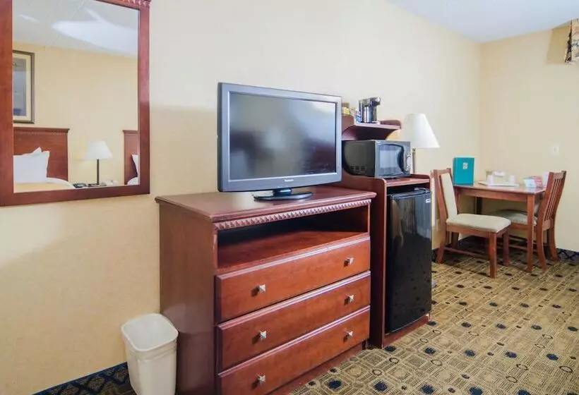 ２ダブルベッドのスタンダードルーム, Quality Inn & Suites Coldwater Near I69
