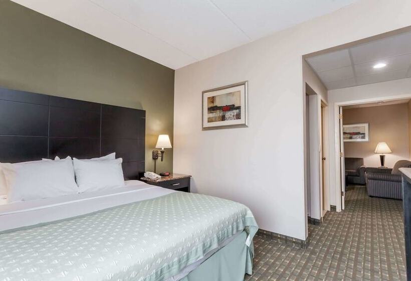 Люкс Повышенной Комфортности, Ramada By Wyndham Newburgh/west Point