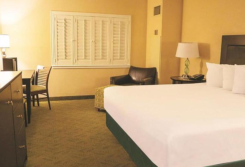 غرفة ديلوكس سرير كينج, Tropicana Laughlin