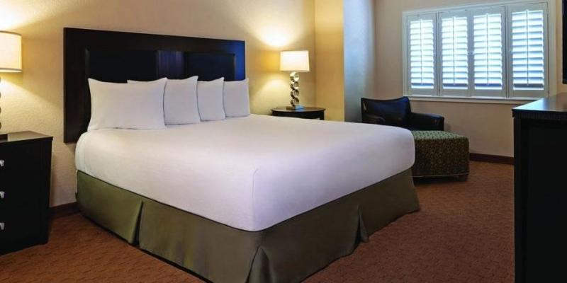 غرفة ديلوكس سرير كينج, Tropicana Laughlin