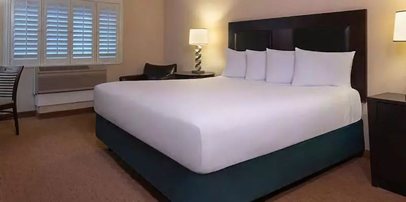 اتاق استاندارد با چشم‌انداز, Tropicana Laughlin