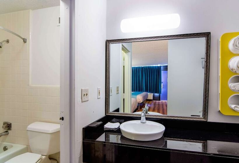 غرفه قياسيه سريرين مزدوجين, Motel 6 Lagrange Ga