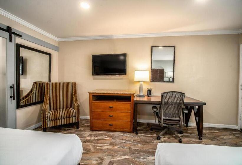 غرفة قياسية, The Buena Park Hotel & Suites