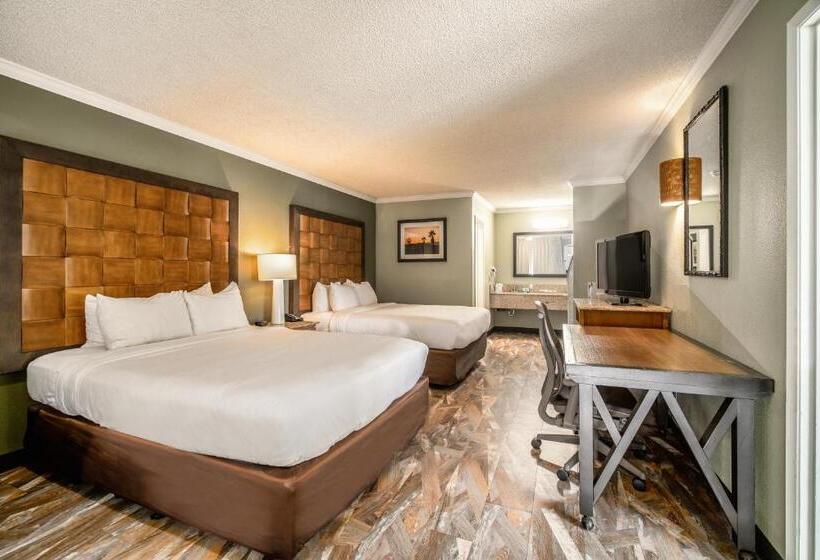 جناح, The Buena Park Hotel & Suites