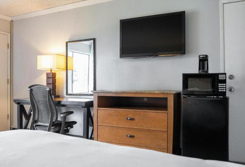 غرفة قياسية لذوى الاحتياجات الخاصة, The Buena Park Hotel & Suites