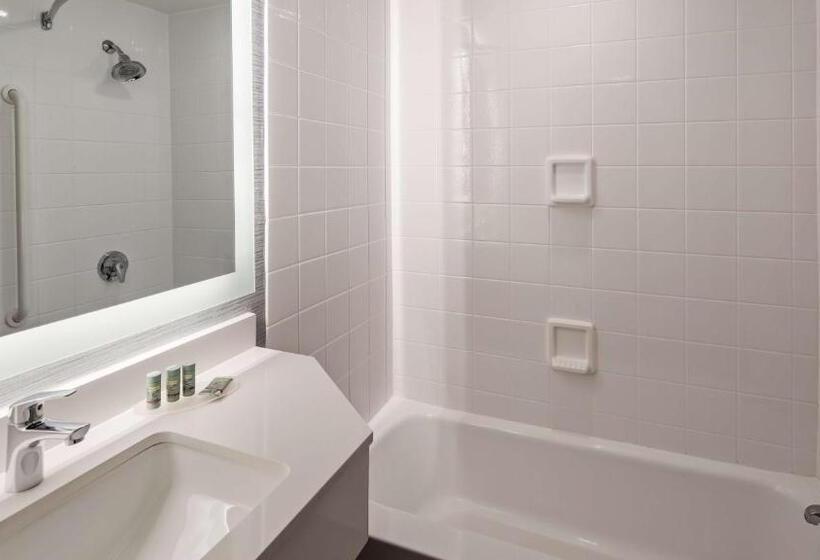 带大床的标准间, Best Western Paramus Hotel & Suites