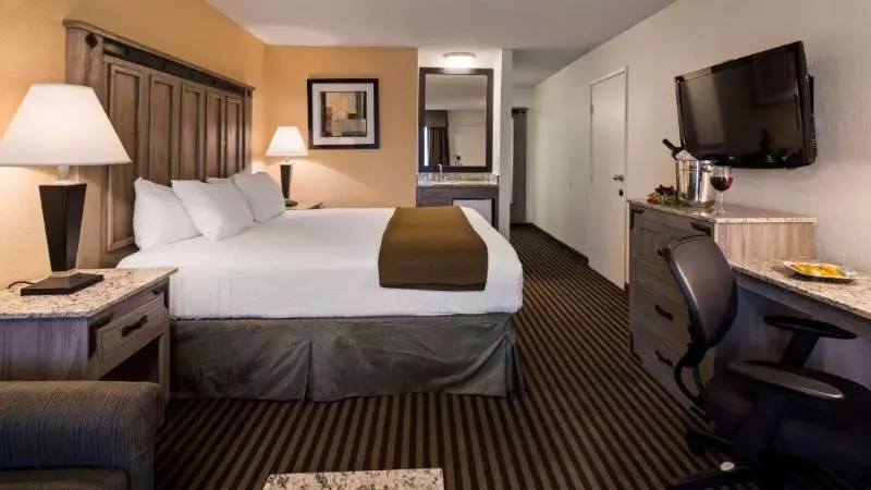身障者適用キングサイズベッドルーム, Best Western Americana Inn