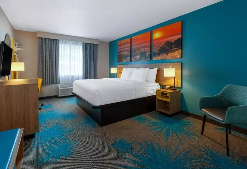 キングサイズベッドのスタンダードルーム, Days Inn By Wyndham Sandusky Cedar Point