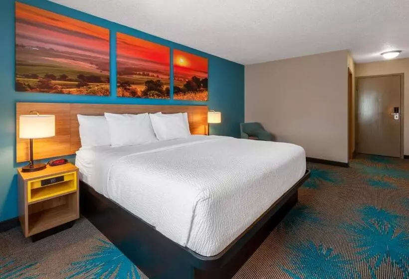 キングサイズベッドのスタンダードルーム, Days Inn By Wyndham Sandusky Cedar Point