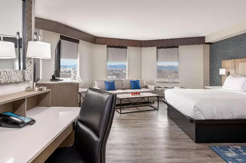 キングサイズベッドのデラックスルーム, Doubletree By Hilton Denver Thornton
