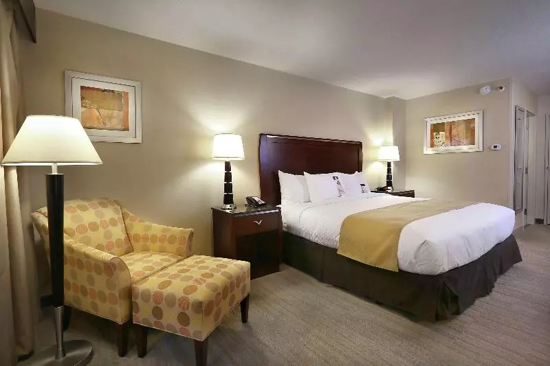 キングサイズベッドのスタンダードルーム, Doubletree By Hilton Denver Thornton