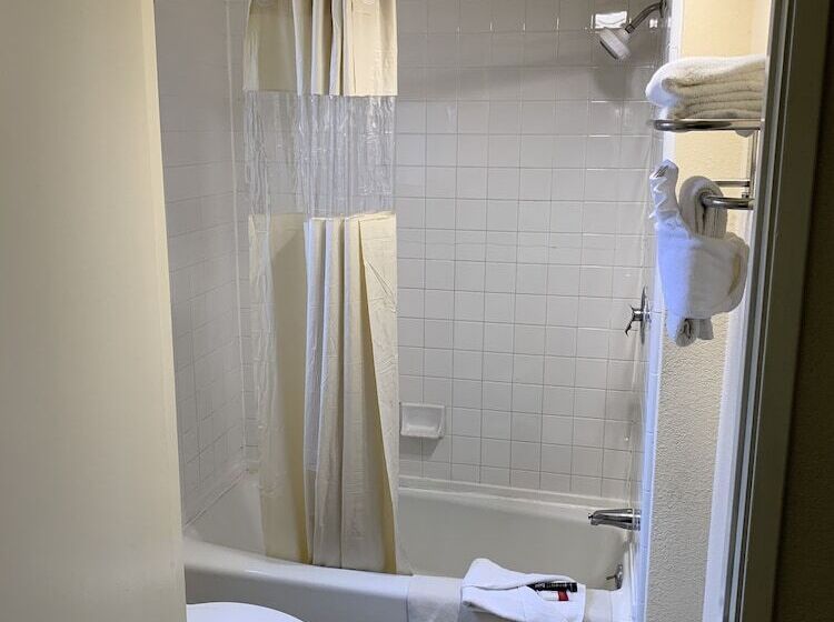 اتاق استاندارد با تخت دوبل, Mission Inn San Luis Obispo
