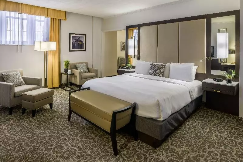 キングサイズベッドのスタンダードルーム, Radisson Lackawanna Station Hotel Scranton