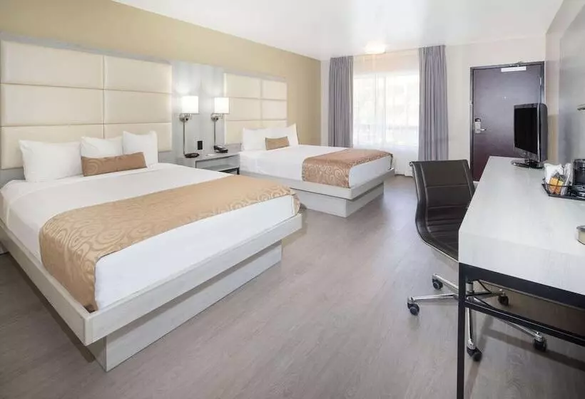 اتاق دلوکس مخصوص معلولین, Ramada By Wyndham Burbank Airport
