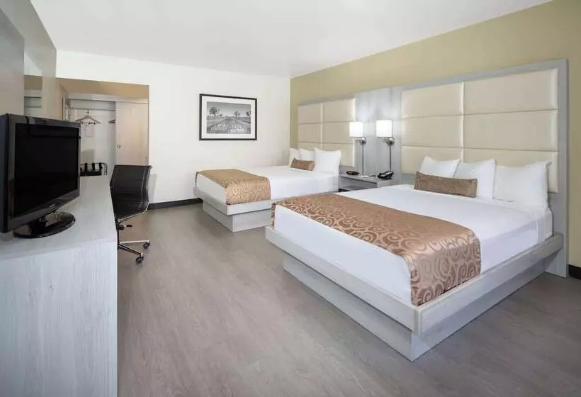 اتاق دلوکس مخصوص معلولین, Ramada By Wyndham Burbank Airport