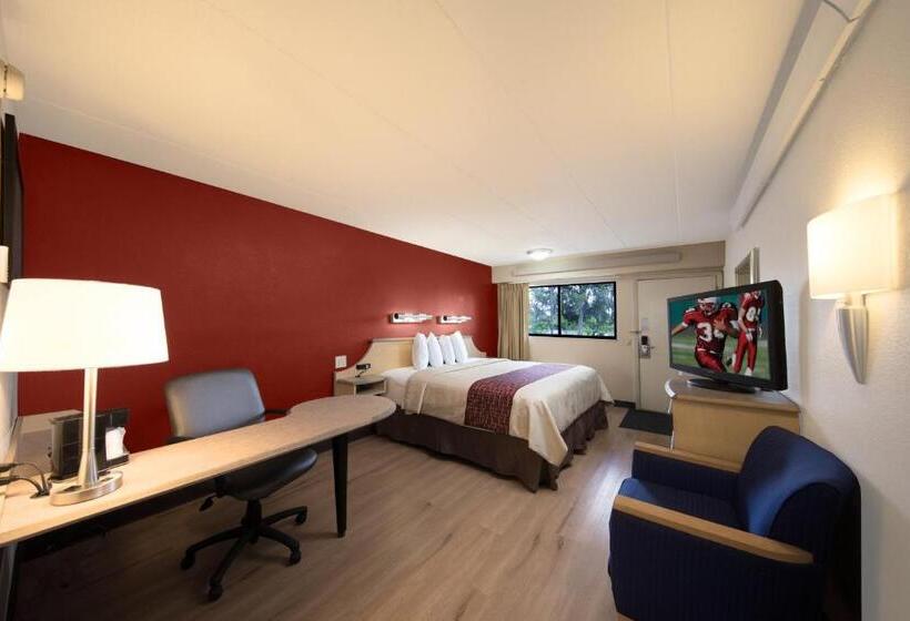 キングサイズベッドのスーペリアルーム, Red Roof Inn Cincinnati Northeast  Blue Ash