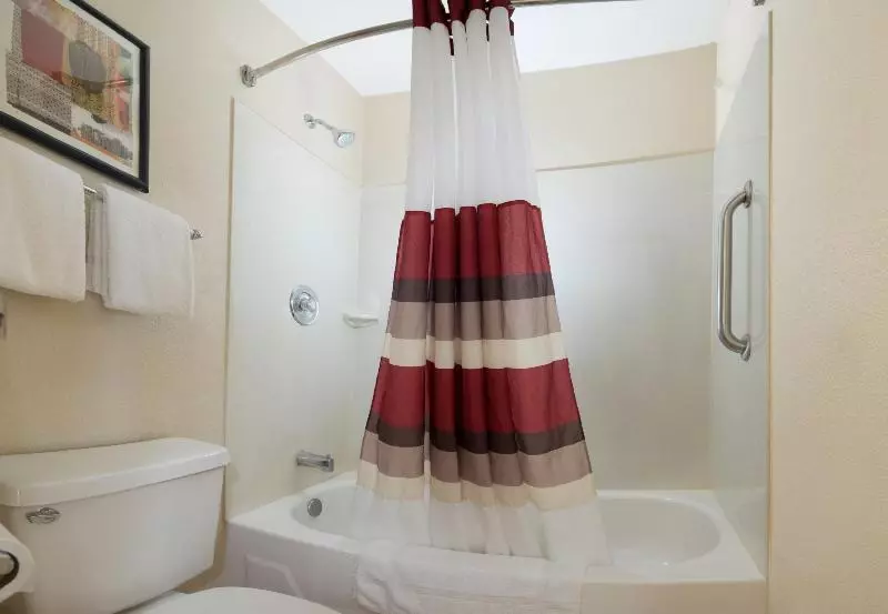 スイート, Red Roof Inn Hilton Head Island