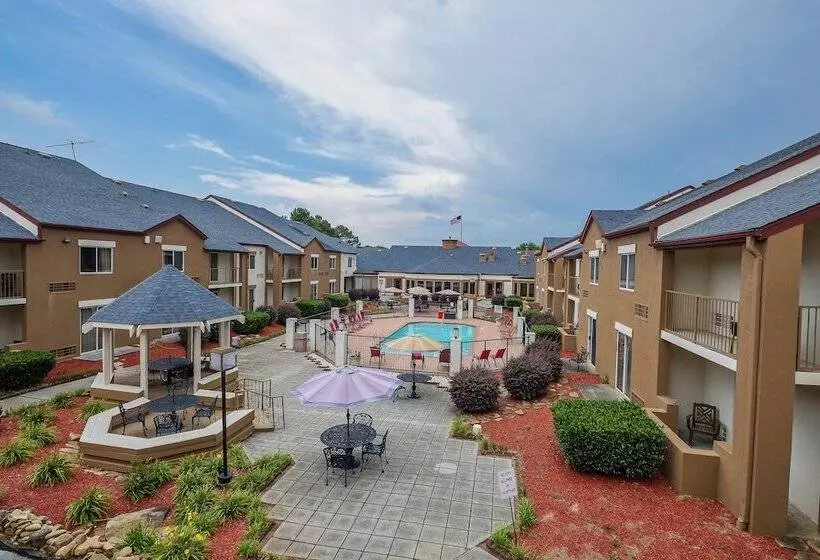スイート, Red Roof Inn Plus+ & Suites Knoxville West Cedar Bluff