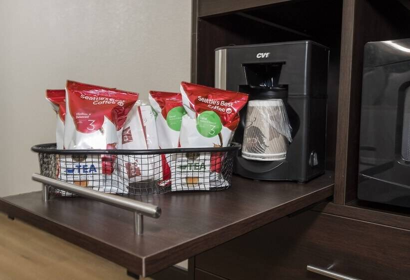 프리미엄 룸, Red Roof Inn Plus+ & Suites Knoxville West Cedar Bluff