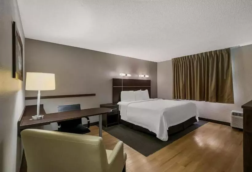 キングサイズベッドのスーペリアルーム, Red Roof Inn Plus+ & Suites Knoxville West Cedar Bluff