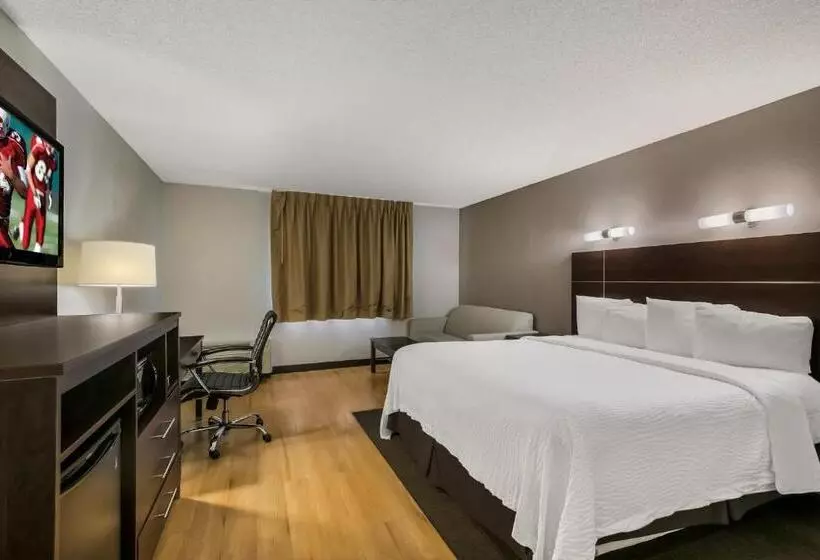 キングサイズベッドのデラックスルーム, Red Roof Inn Plus+ & Suites Knoxville West Cedar Bluff