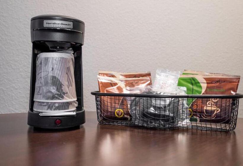 스위트 킹사이즈 침대, Red Roof Inn Plus+ & Suites Knoxville West Cedar Bluff