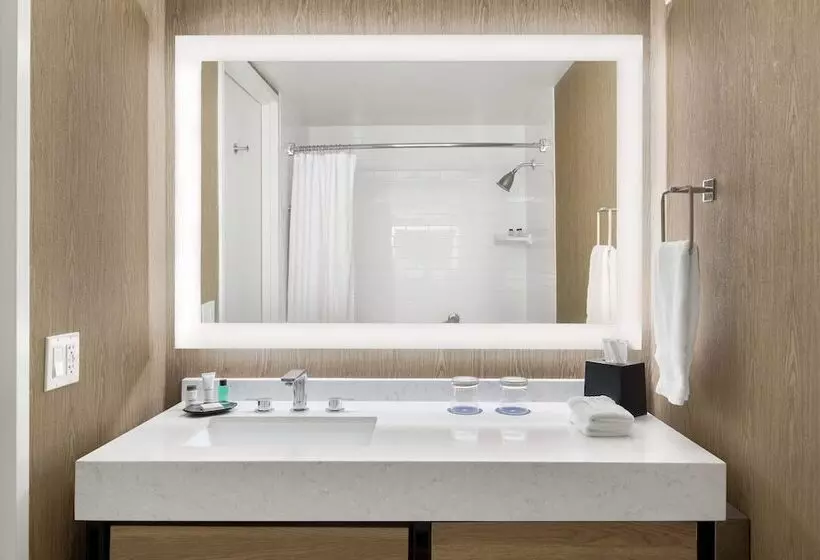 سوییت جونیور, Sheraton Cerritos