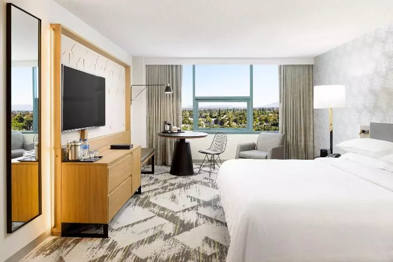 اتاق لوکس با تخت بزرگ, Sheraton Cerritos