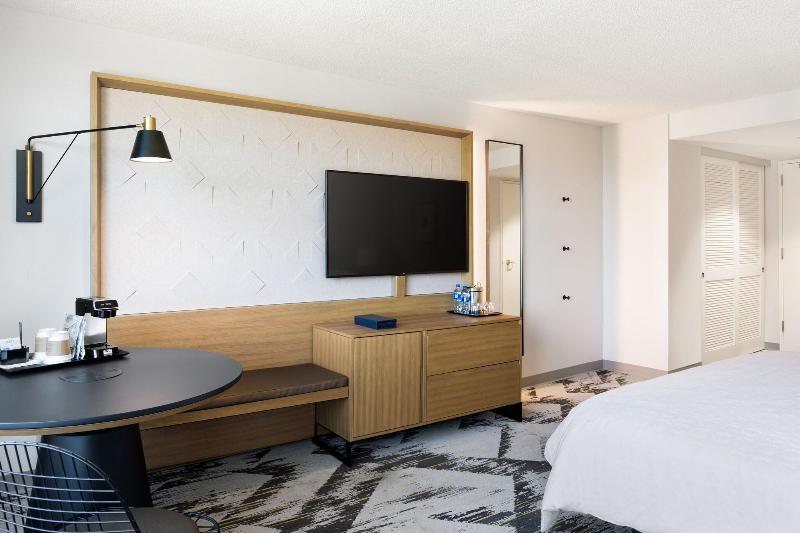 스탠다드 룸 킹사이즈 침대, Sheraton Cerritos