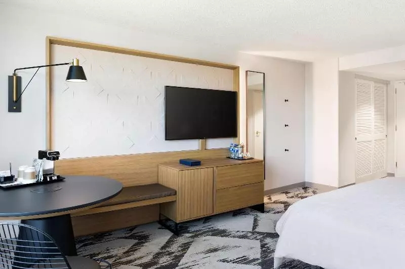 اتاق لوکس با تخت بزرگ, Sheraton Cerritos