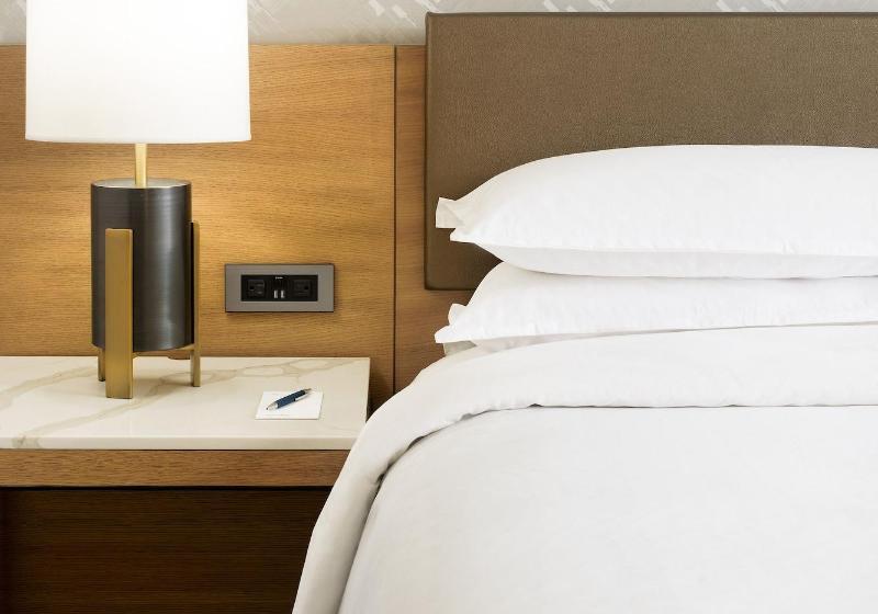 스탠다드 룸 킹사이즈 침대, Sheraton Cerritos