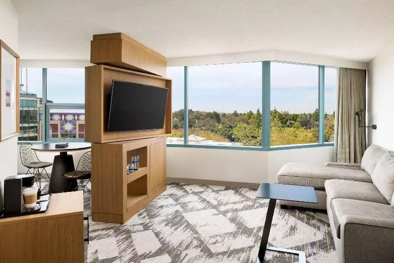 سوئیت جونیور با تخت بزرگ, Sheraton Cerritos