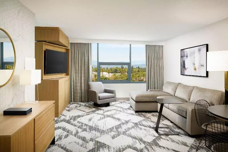 سوئیت جونیور با تخت بزرگ, Sheraton Cerritos
