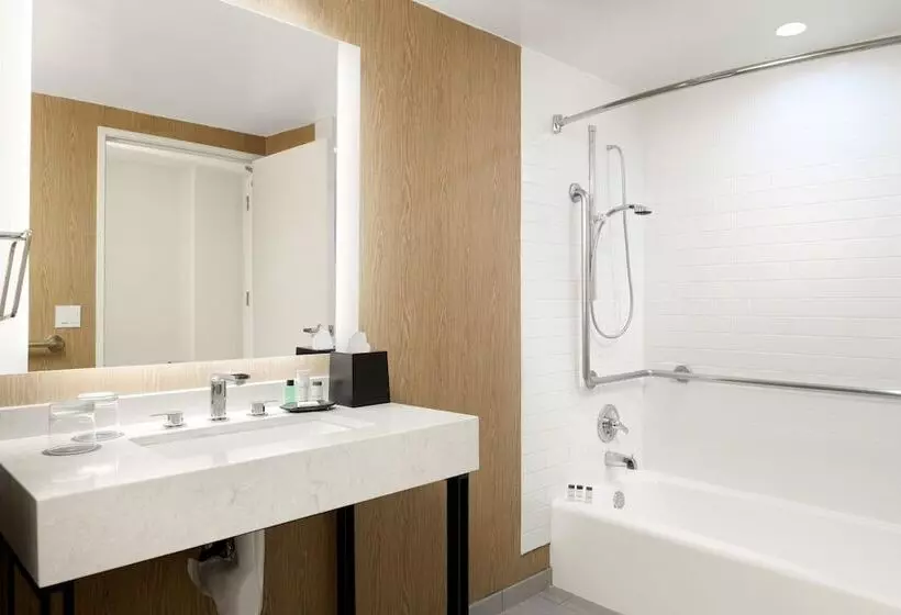 سوییت جونیور, Sheraton Cerritos