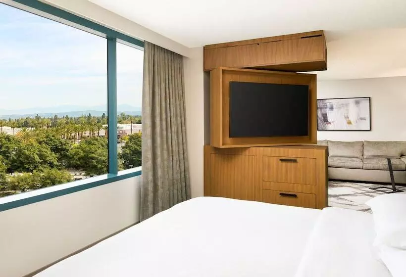 سوییت جونیور, Sheraton Cerritos