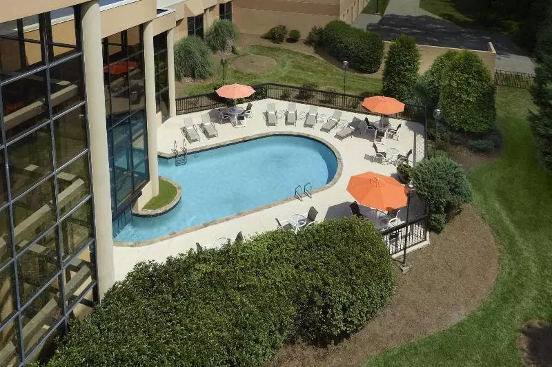 キングサイズベッドのデラックスルーム, Sheraton Charlotte Airport