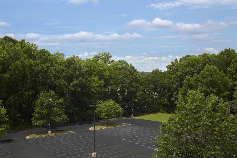 חדר דחוקס עם מיטת קינג, Sheraton Charlotte Airport