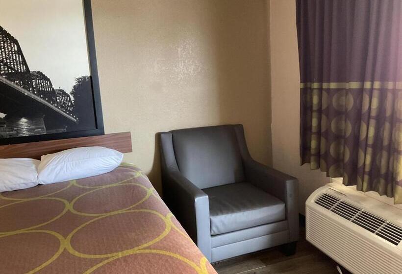 身障者適用キングサイズベッドルーム, Super 8 By Wyndham Chattanooga/east Ridge